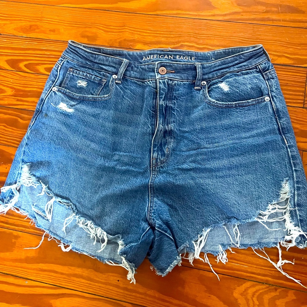 AE Highest Rise Mom Short